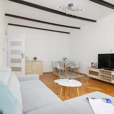 Prusa Stylish Close To The Center Of Cracow By Renters Apartman *