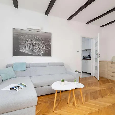 Prusa Stylish Close To The Center Of Cracow By Renters *