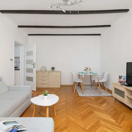 Prusa Stylish Close To The Center Of Cracow By Renters *